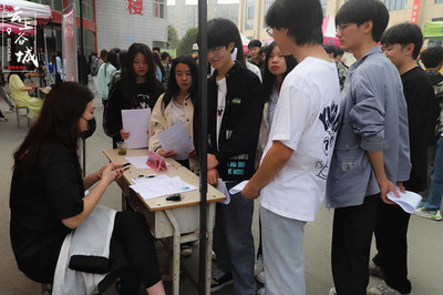 谷城職教中心舉辦2022屆畢業(yè)生就業(yè)推介會，聚焦信息技術(shù)咨詢服務領域